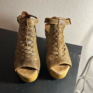 Women's Tan Woven Sandals